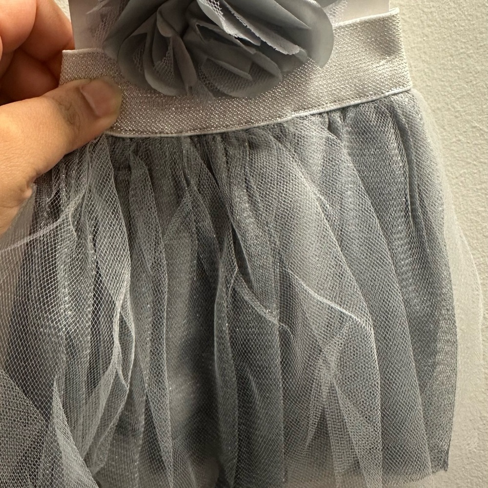 Bundle of 6 Silver-Gray Tulle tutu and flower Headband - Picture 3 of 3